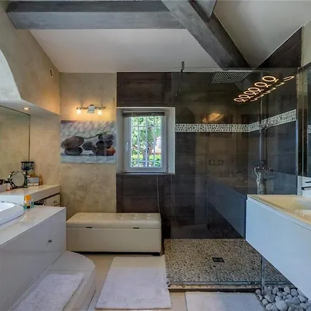 Blue Luxurious סן טרופז